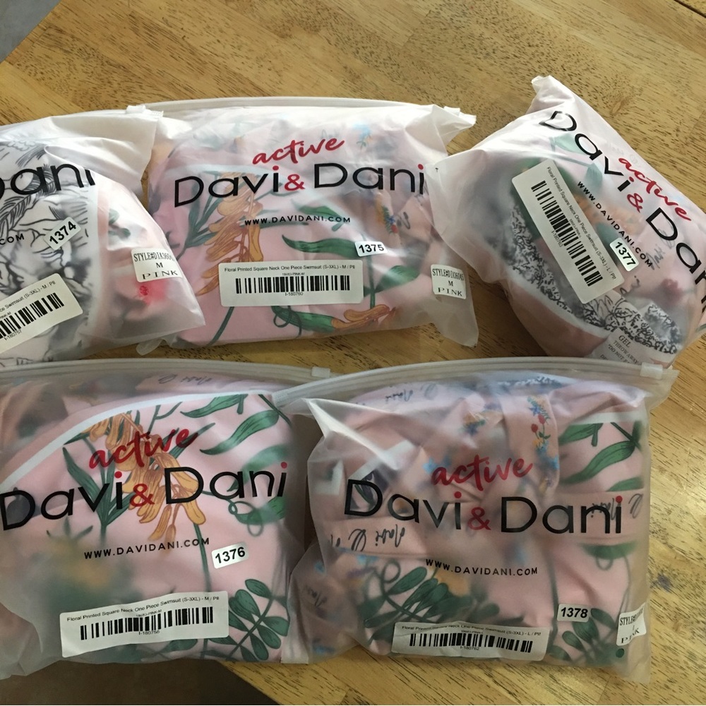 Davi & Dani Reversible Swimsuit One Piece Holiday Vacation Floral Tie Straps - Picture 8 of 8